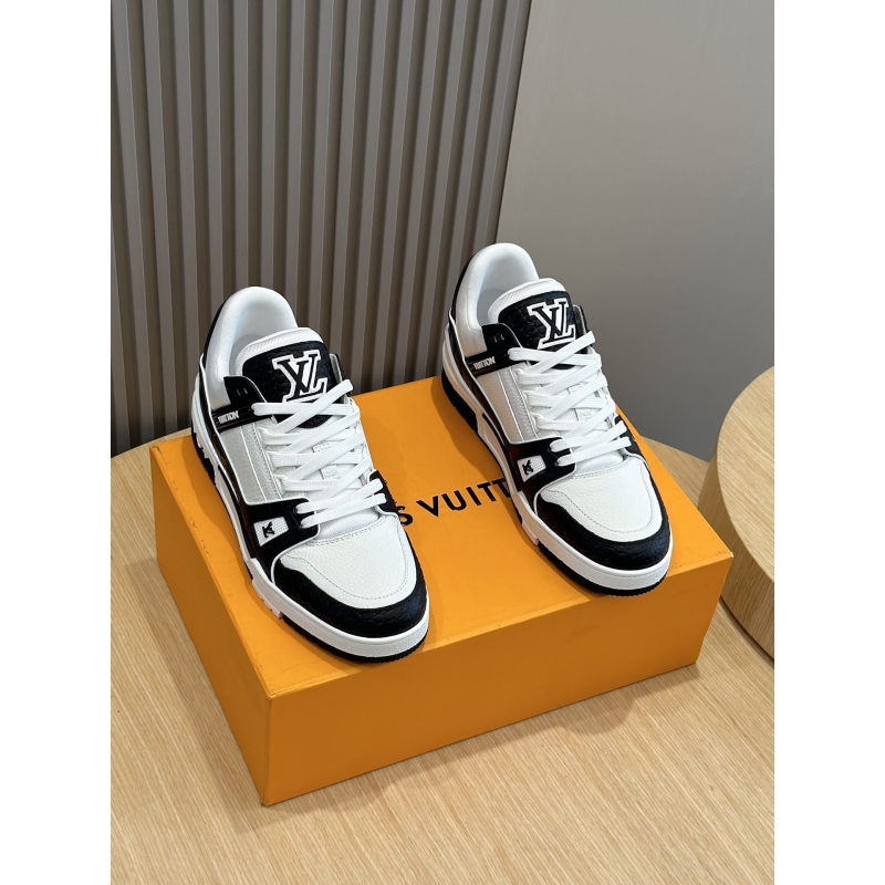 l**is V*t*n sneakers